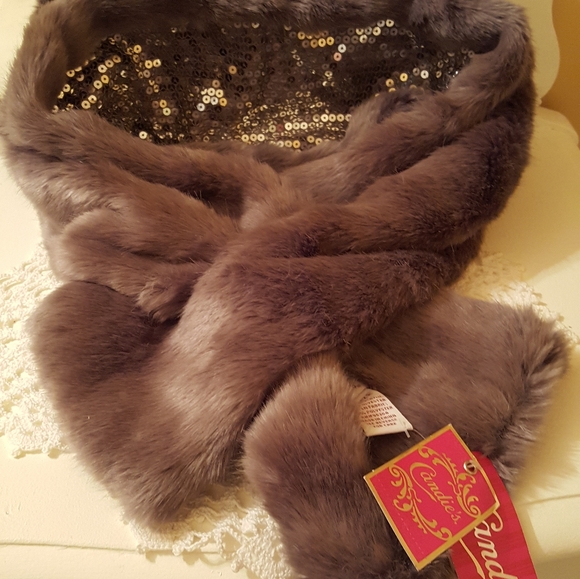 Candies gray faux fur scarf - Picture 3 of 4